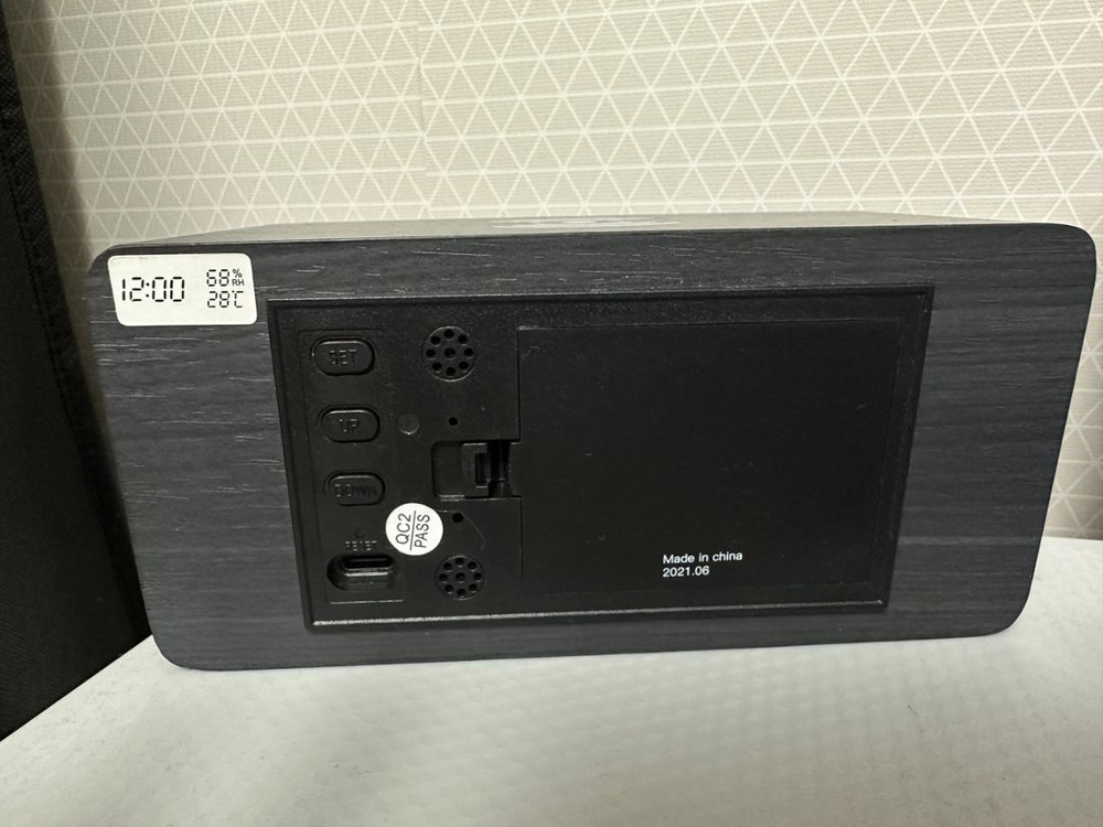 무선충전되는 탁상 LED시계--2