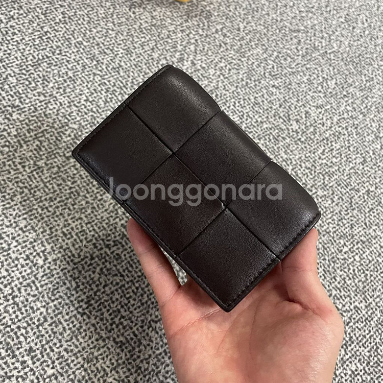 보테가베네타 맥시 인트레치아토 플랩 카드지갑 폰덴테--1