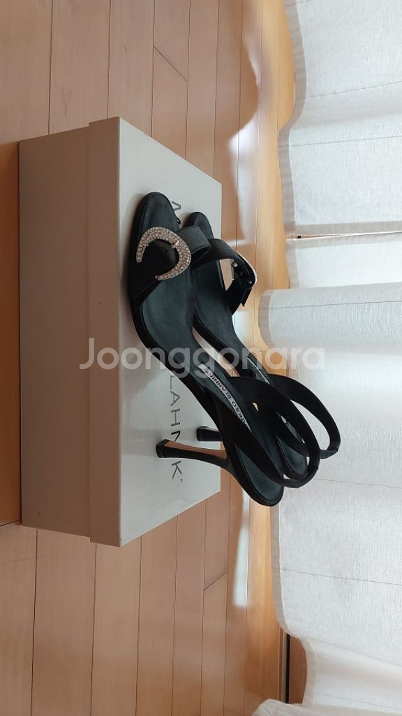 마놀로블라닉 샌들--1