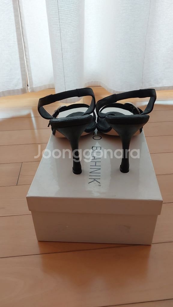 마놀로블라닉 샌들--2