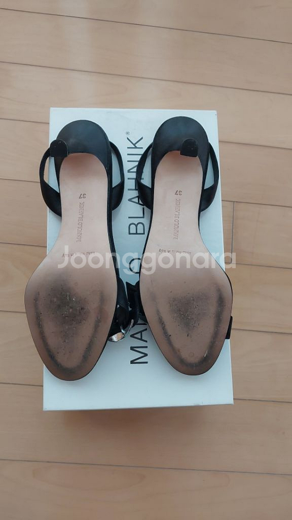 마놀로블라닉 샌들--3