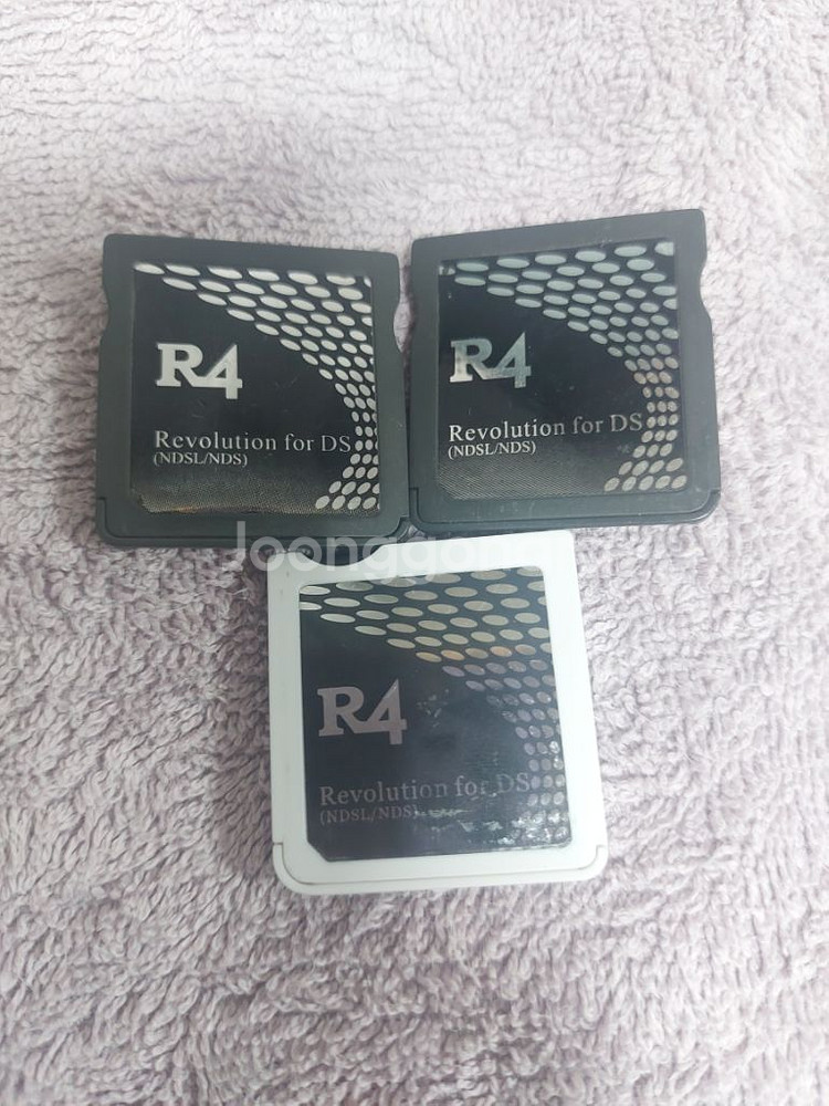 닌텐도 ds용 r4칩 개당 1만원에 판매합니다--0