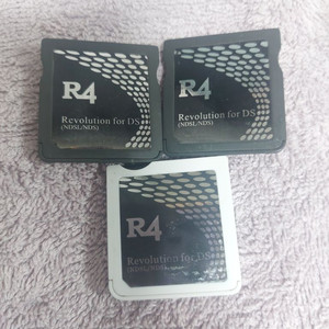 닌텐도 ds용 r4칩 개당 1만원에 판매합니다