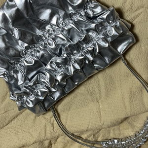 콰니 Tate Ruched Bag Silver Smal