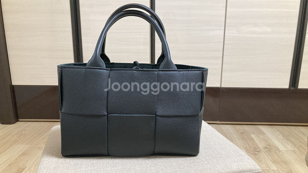 보테가베네타 미니 아르코 토트 (블랙)--1