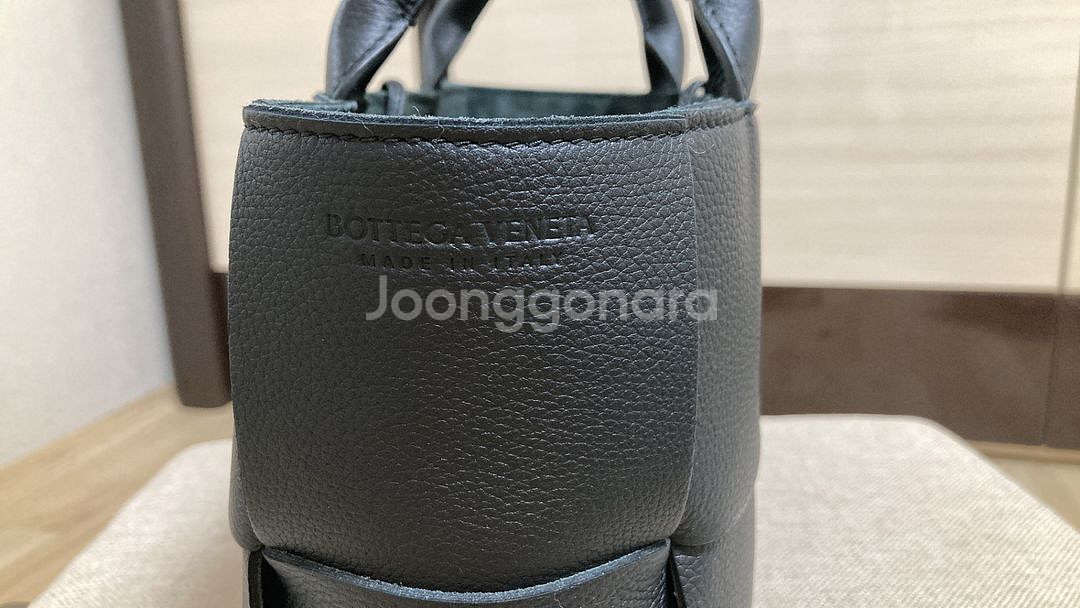 보테가베네타 미니 아르코 토트 (블랙)--2
