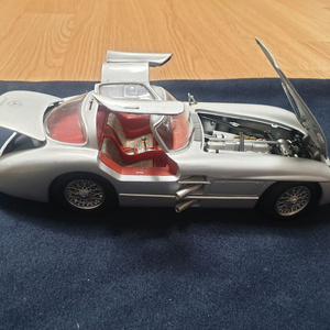 마이스토 1:18 메르세데스 벤츠 300SLR 쿠페