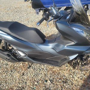 22년식 PCX(ABS) 1200키로 팝니다.