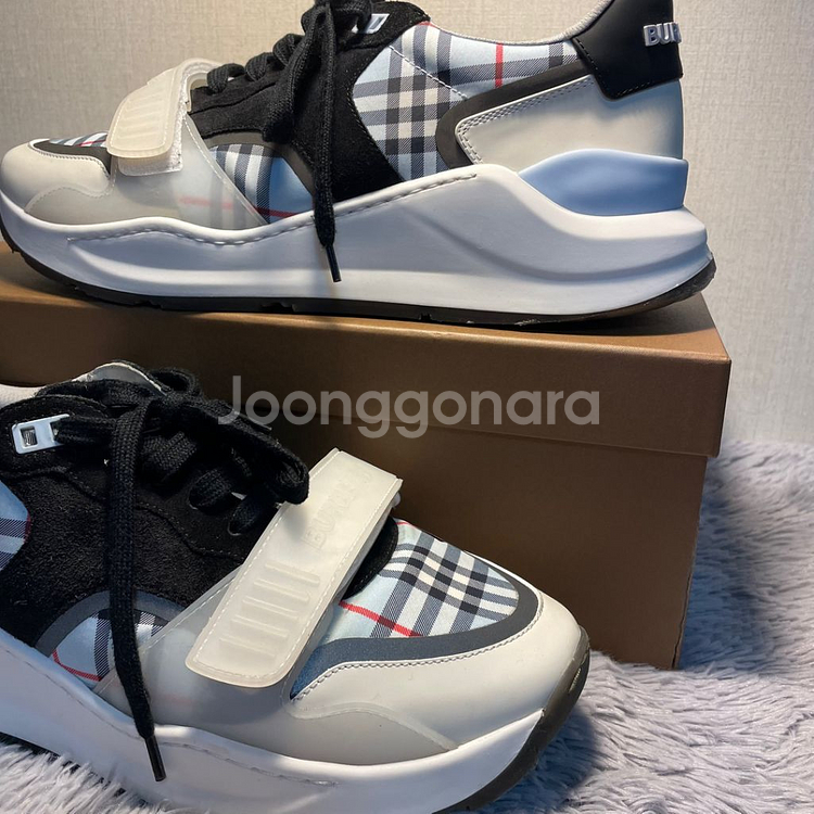 [43/280] 버버리 레지스 로우탑 스니커즈--2