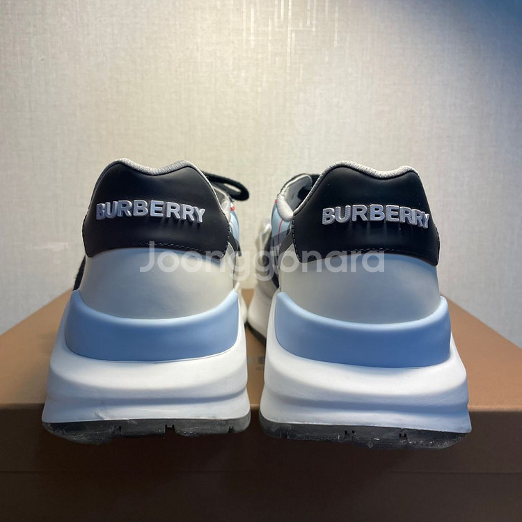 [43/280] 버버리 레지스 로우탑 스니커즈--3