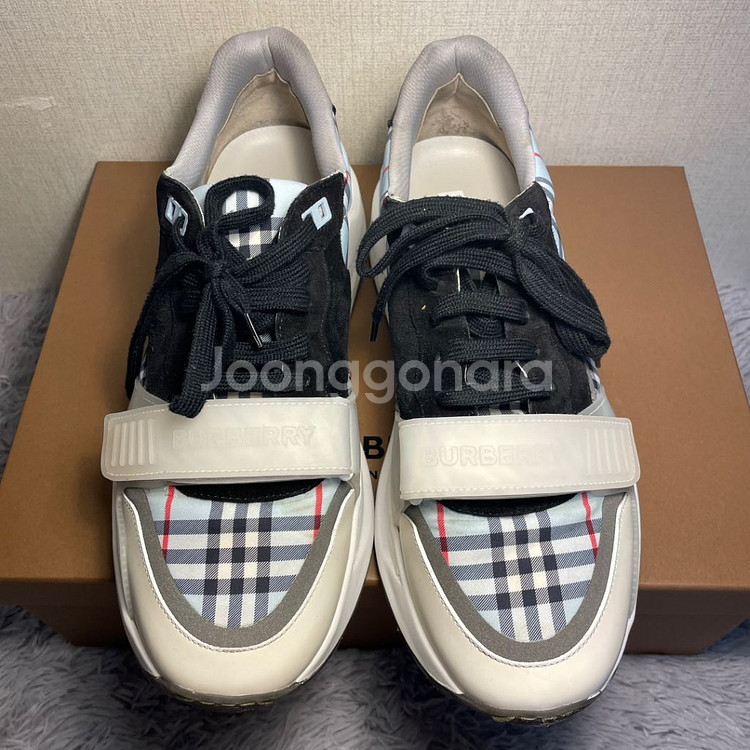 [43/280] 버버리 레지스 로우탑 스니커즈--6