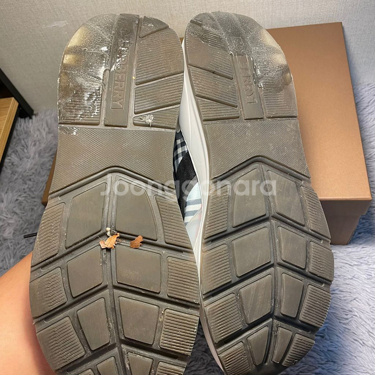 [43/280] 버버리 레지스 로우탑 스니커즈--7