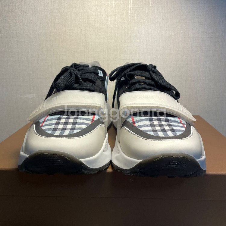 [43/280] 버버리 레지스 로우탑 스니커즈--5