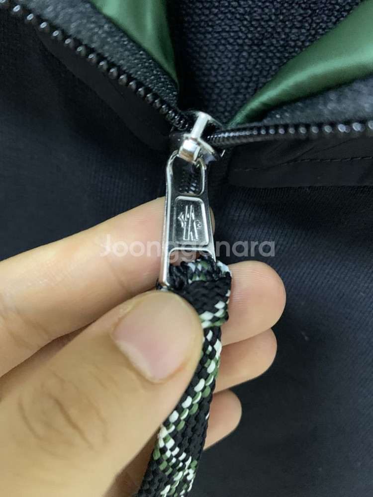 (정품/새상품) 몽클레어 남자 후드점퍼--2