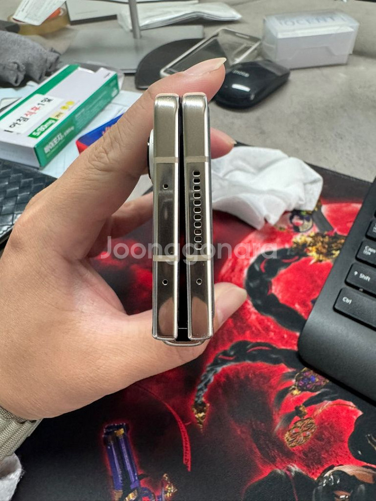 갤럭시 Z폴드4 크림 256GB 자급제 팝니다.--5