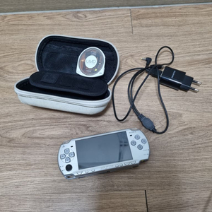 psp 2005 A급 팝니다!!(ㅋㅍ) 32G 충전기