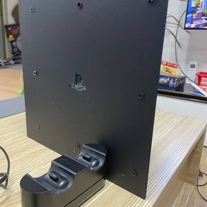 ps4 pro 1TB 무선충전거치대 포함 직거래팝니다