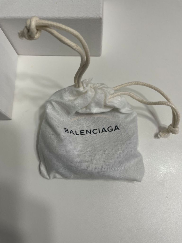 발렌시아가 스터드 레더 팔찌 새상품--1