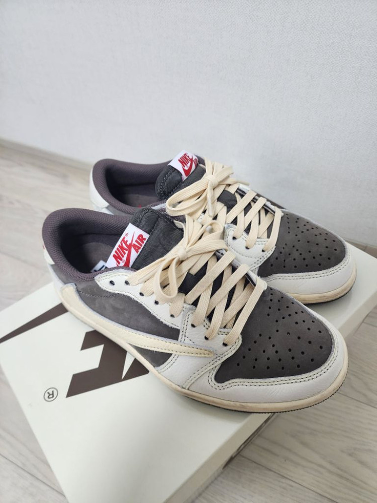 나이키 조던1 트래비스스캇 리버스 모카 235mm--1