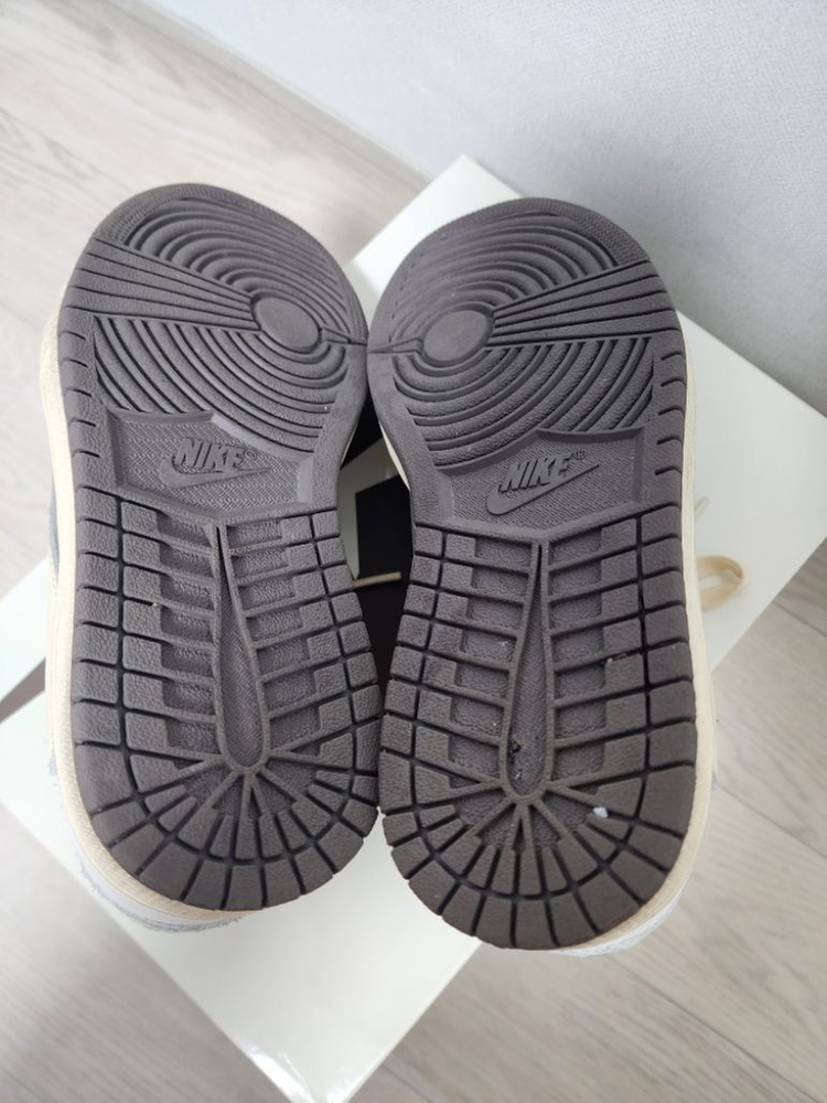 나이키 조던1 트래비스스캇 리버스 모카 235mm--6