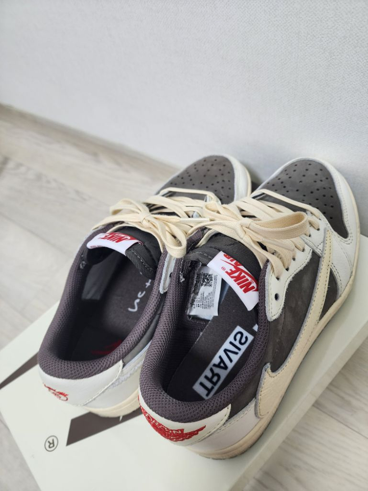 나이키 조던1 트래비스스캇 리버스 모카 235mm--5