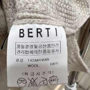 Berti 여성 니트티