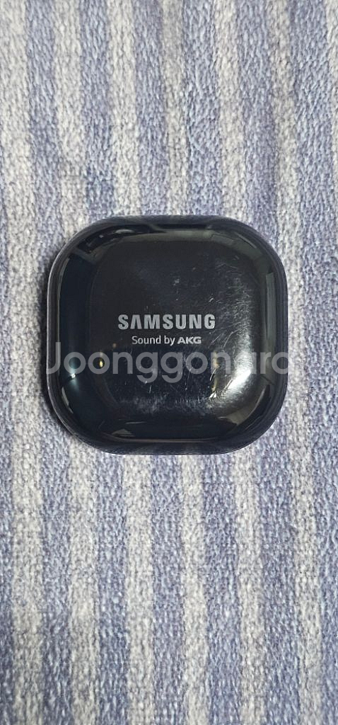 갤럭시 버즈 라이브 (블랙) 풀박스를 판매합니다--3