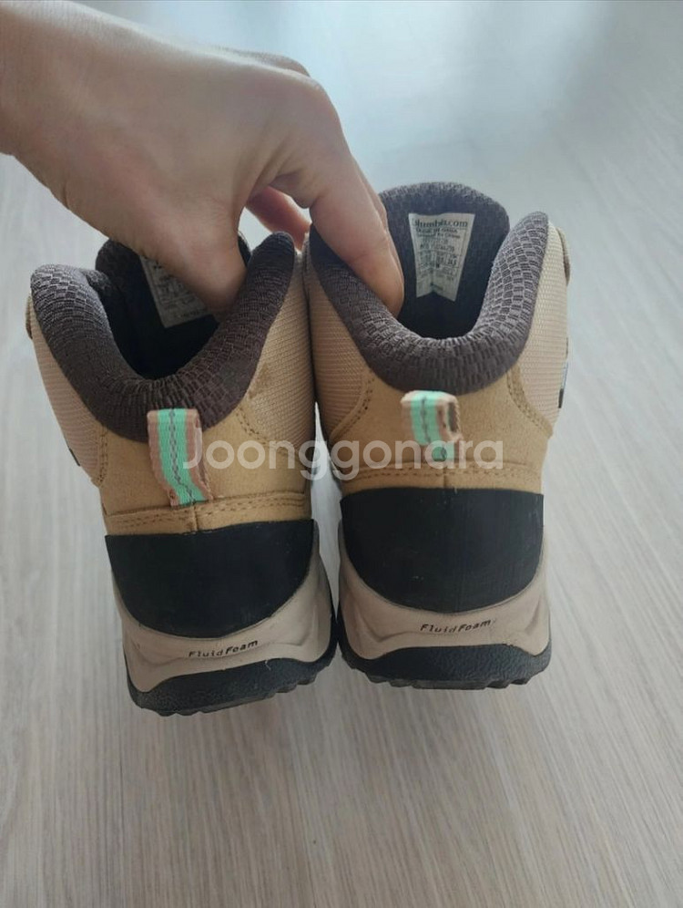 컬럼비아 여성 등산화 245--4