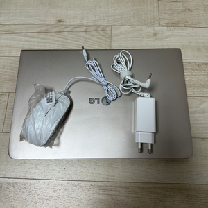 LG 노트북 15인치 2015년형 골드 색상 팝니다 (