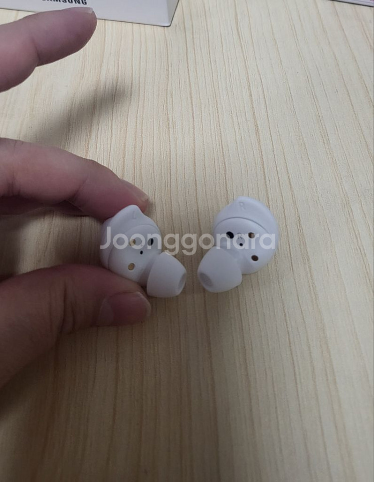 삼성 갤럭시 버즈 FE 화이트--3