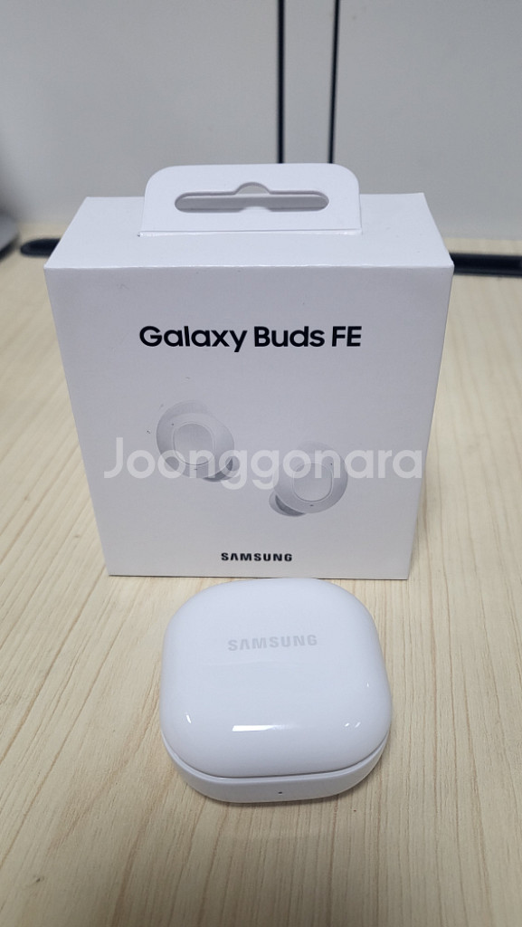 삼성 갤럭시 버즈 FE 화이트--1
