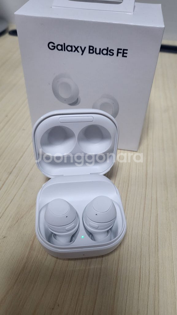 삼성 갤럭시 버즈 FE 화이트--2