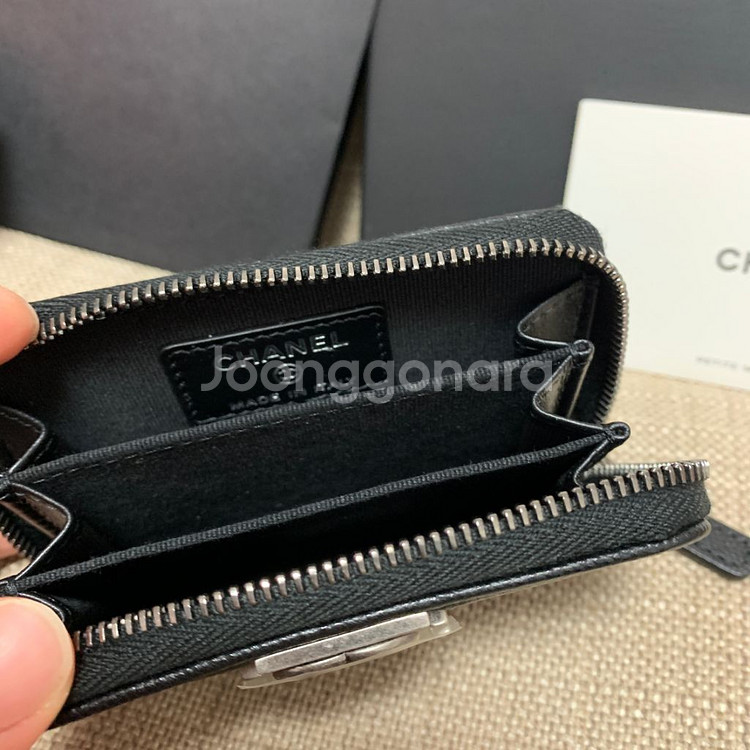 샤넬 보이 지퍼 카드지갑 은장(새상품)--2