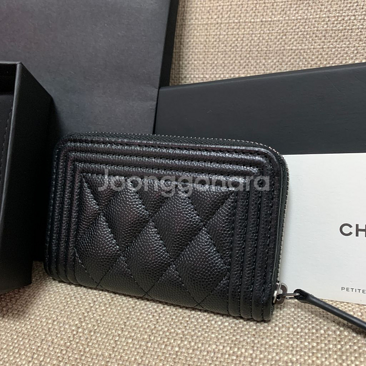 샤넬 보이 지퍼 카드지갑 은장(새상품)--1