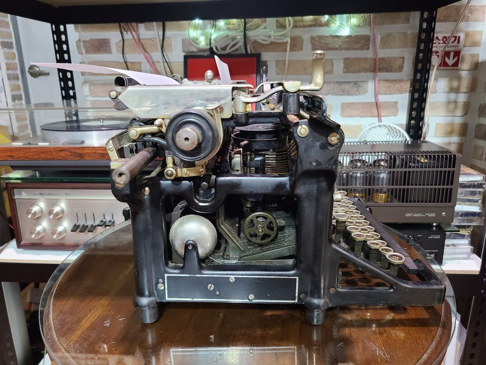 상태좋은 타자기의 대명사 빈티지 언더우드 타자기 이미지