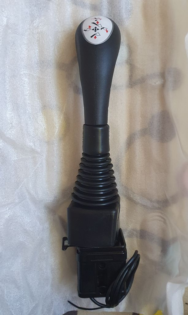 트랙터로더 조이스틱 내놓습니다--1