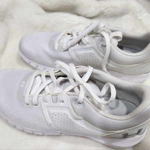 언더아머 남성운동화