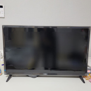 LG 83cm HD 스탠드 TV