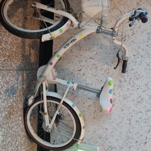 아이들용 자전거 팝니다.