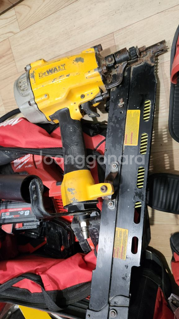 디월트타정기--1