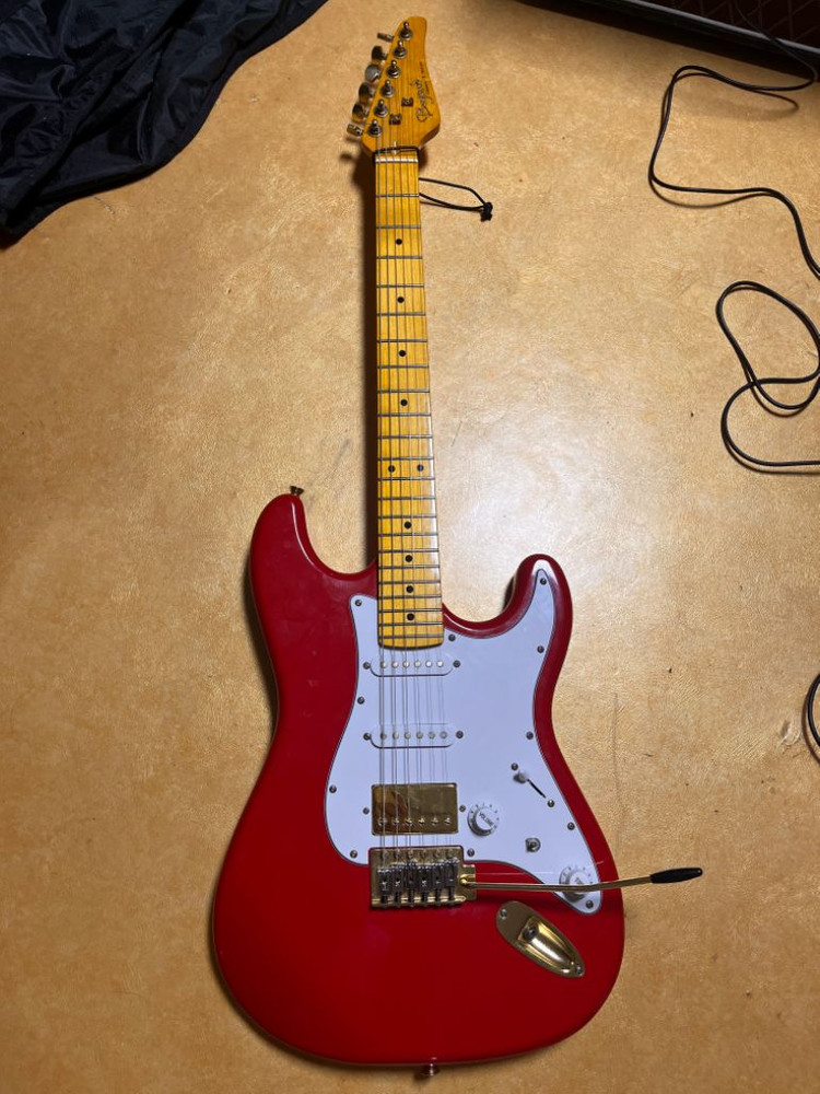 비욘드 클래식 X 빨간색 일렉기타 판매합니다--2