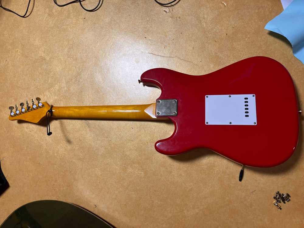 비욘드 클래식 X 빨간색 일렉기타 판매합니다--5