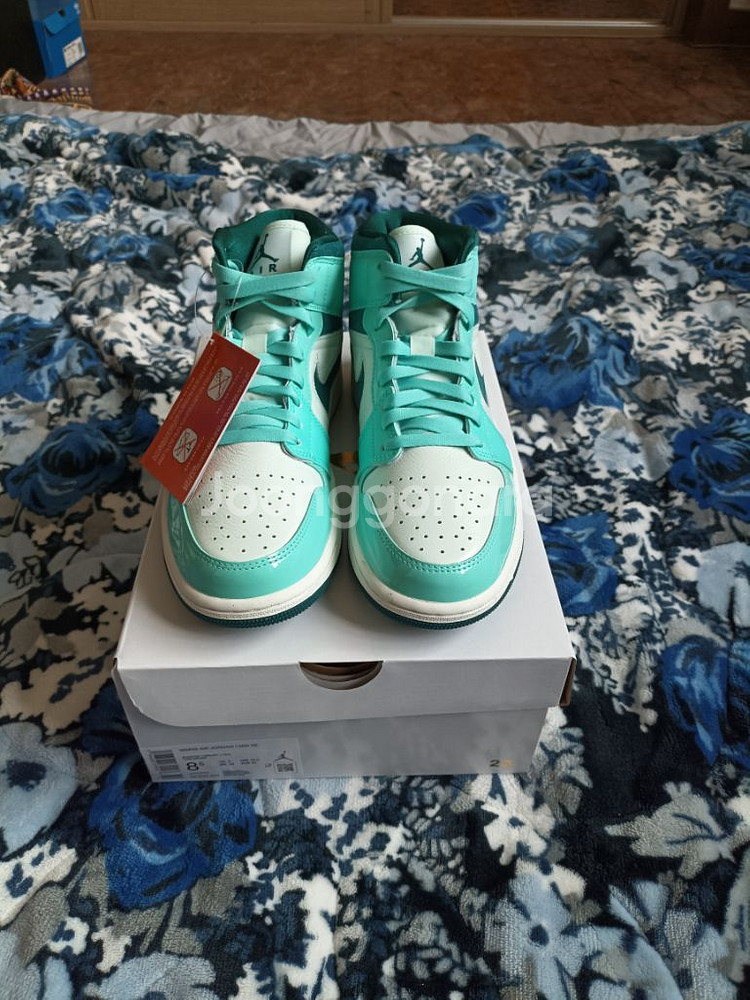 우먼 에어조던 1MID SE 255mm--0
