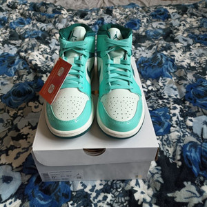 우먼 에어조던 1MID SE 255mm