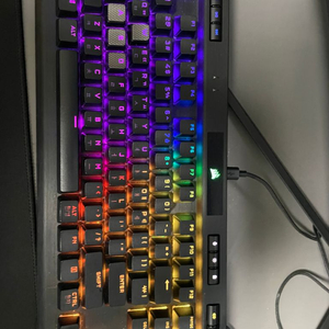 커세어 K70 RGB TKL 챔피언 판매합니다.