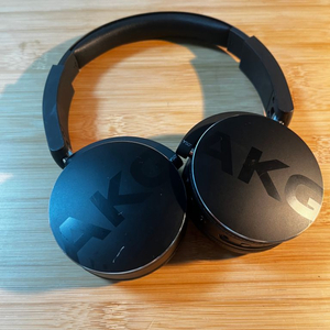 AKG Y50 블루투스헤드폰