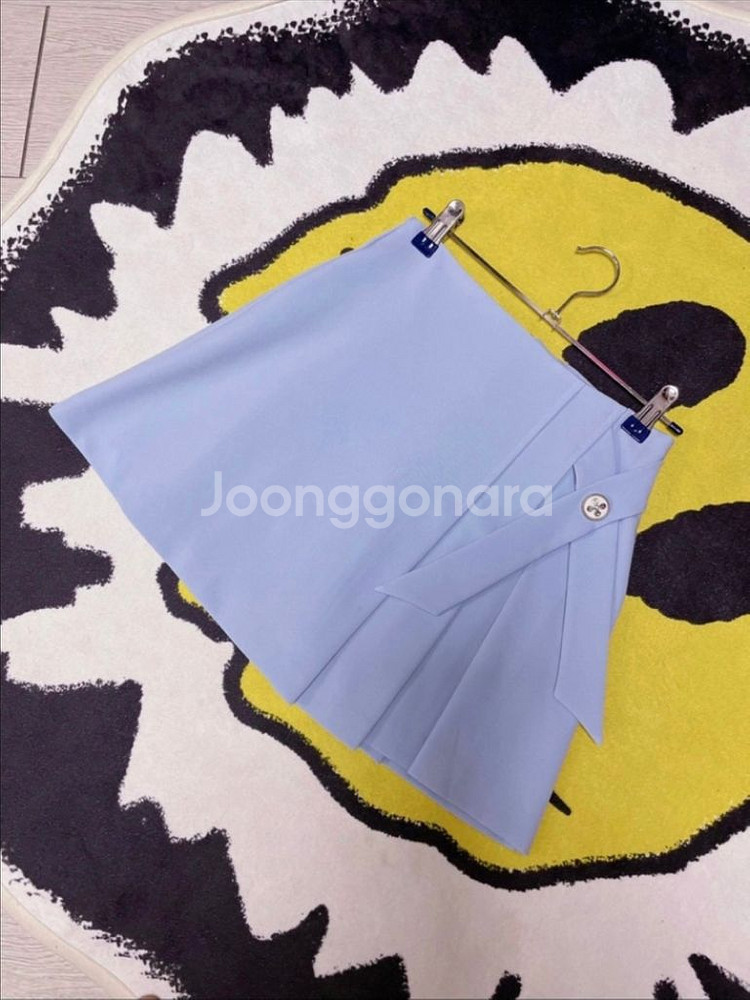 큐빅 단추 미니 플리츠 스커트 수입의류 로썸제이 하늘색--1