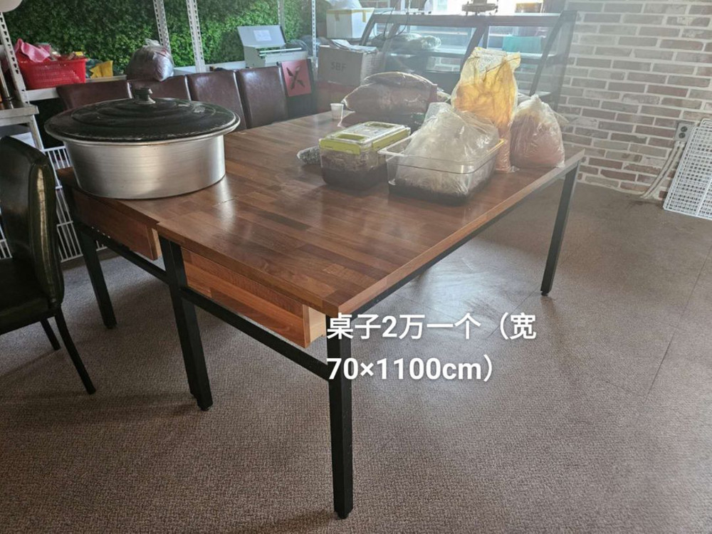 테이블 2개 의자 12개 이미지