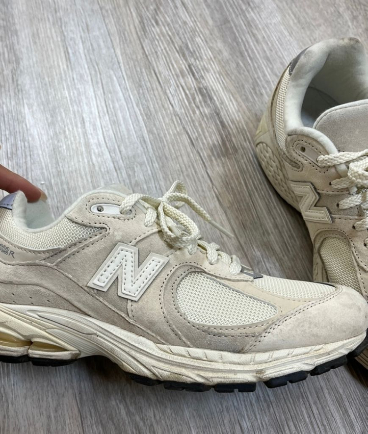 뉴발란스 2002r 235사이즈--1