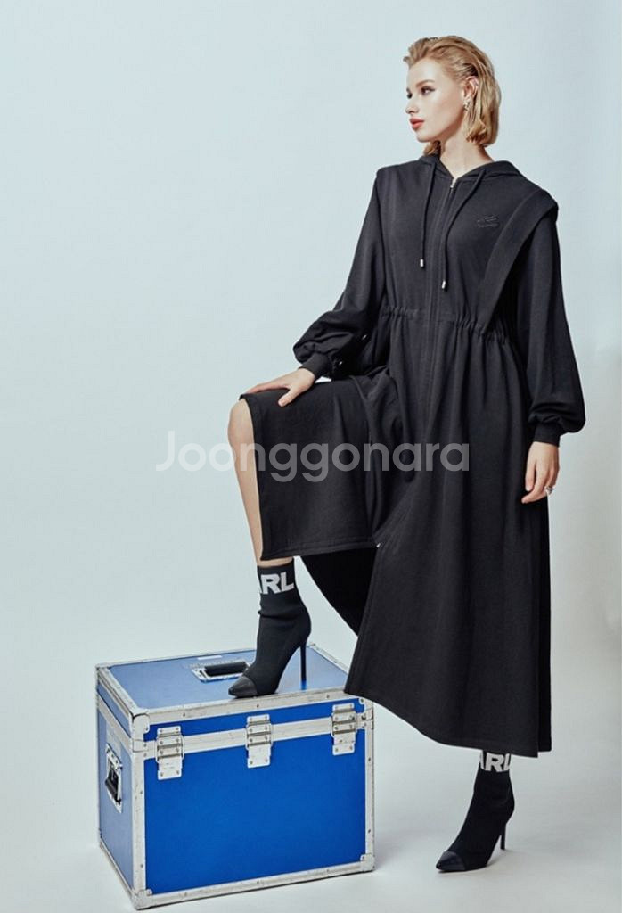 새 칼라거펠트 후드집업 맥시 플레어원피스 겸 아우터 6--9